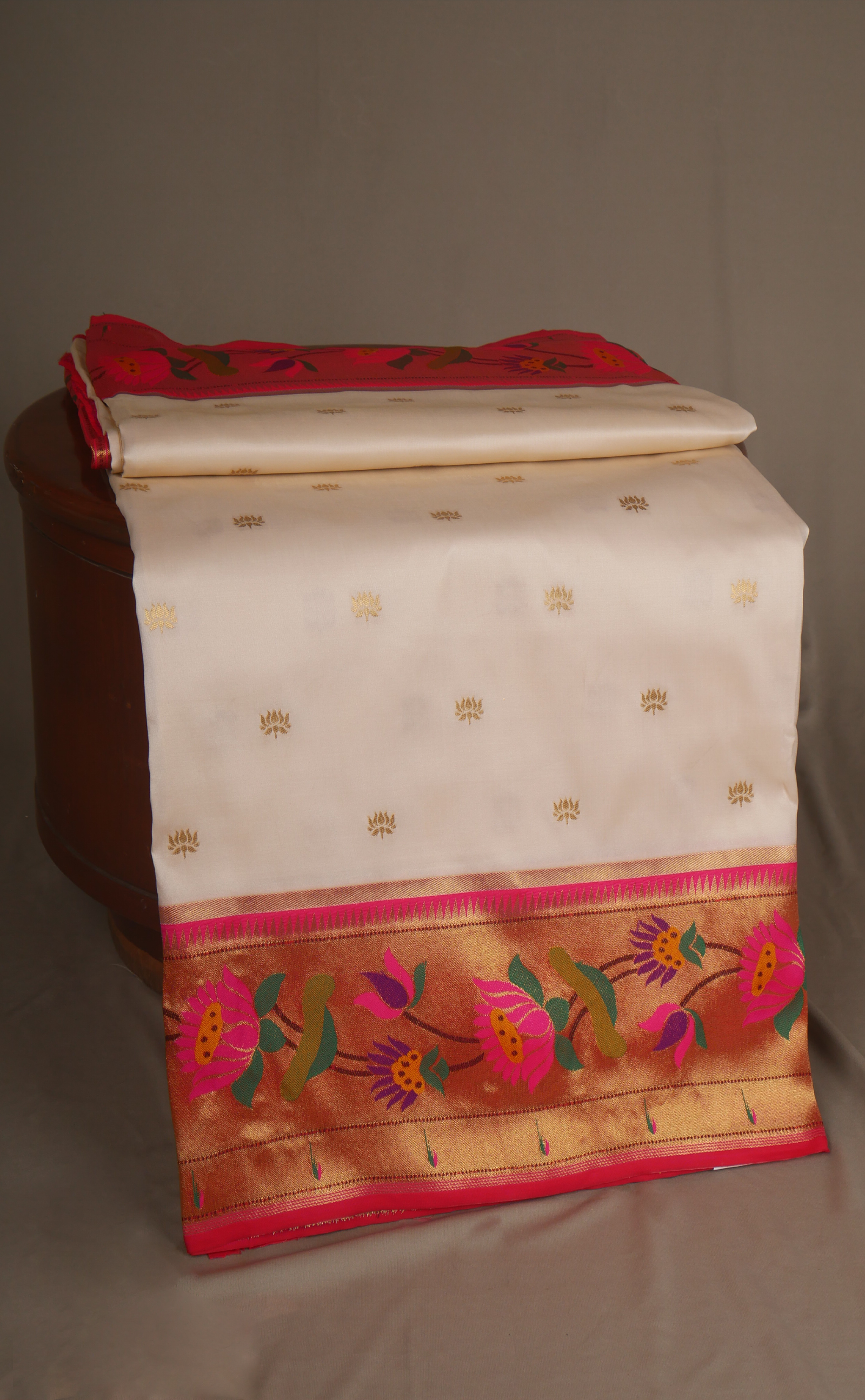 Vegan Silk Paithani With Contrast Border