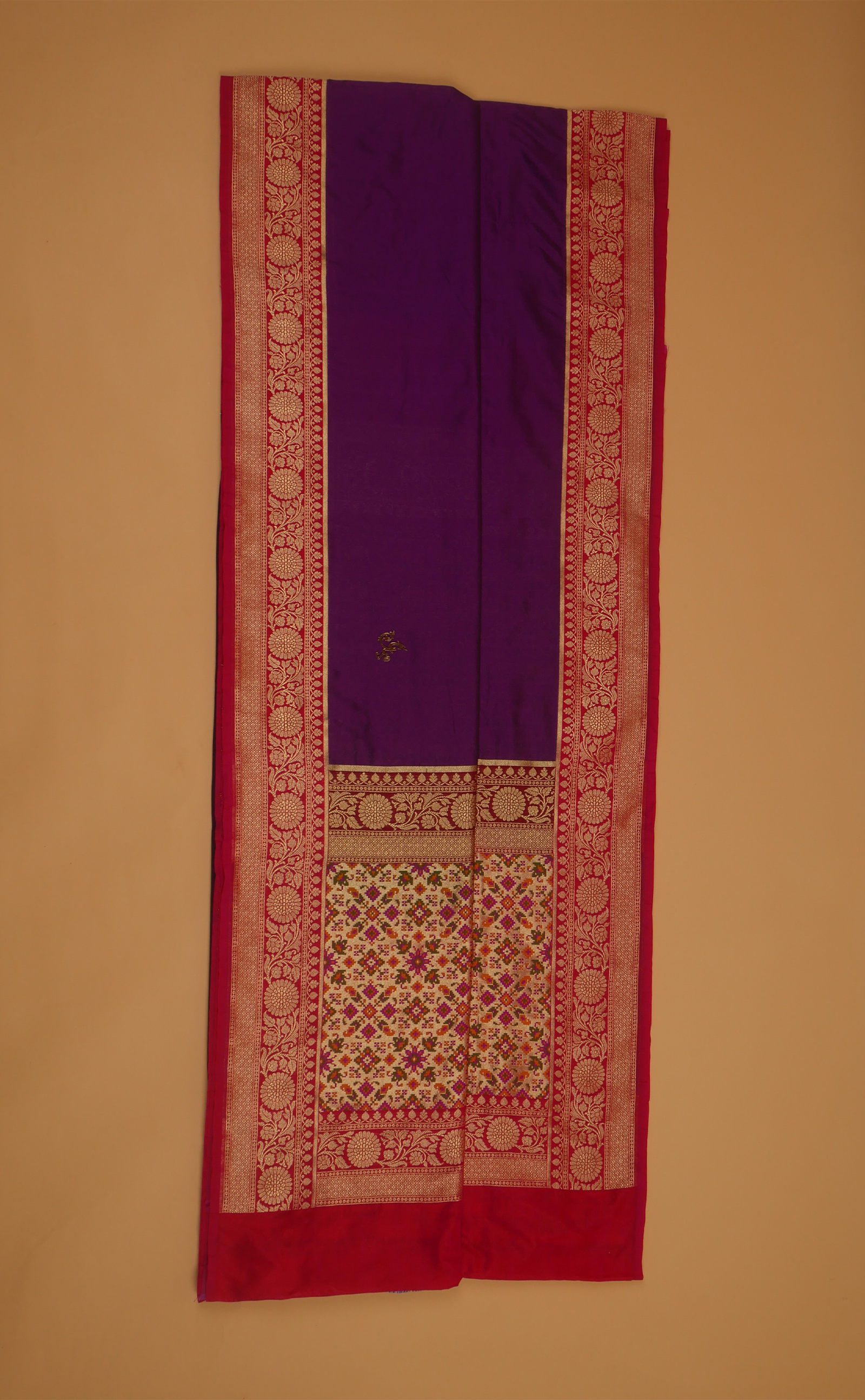 MAGENTA VEGAN SILK BANARASI WITH CONTRAST BORDER